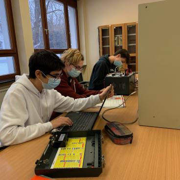 Schüler in der Werkstätte