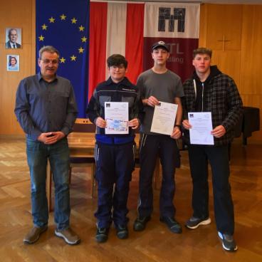 Gruppenfoto der Besten im Känguru der Mathematik