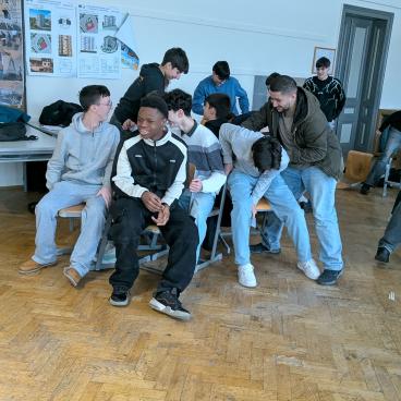 Schüler lösen Aufgabe II