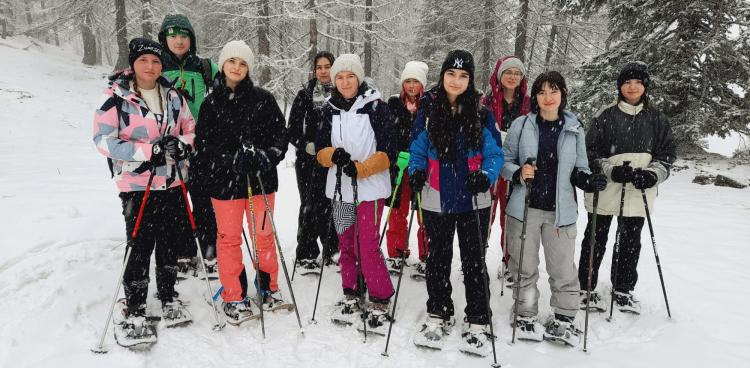 SchülerInnen am Skikurs