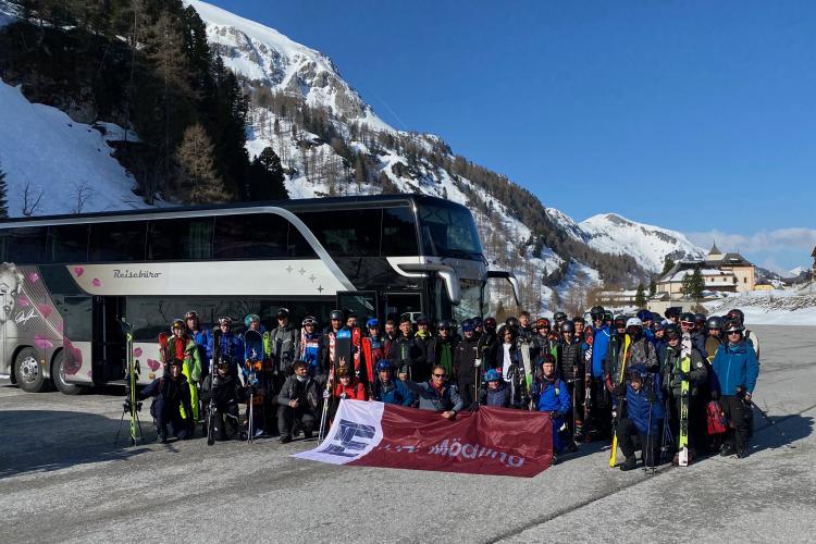 Gruppenfoto Ski