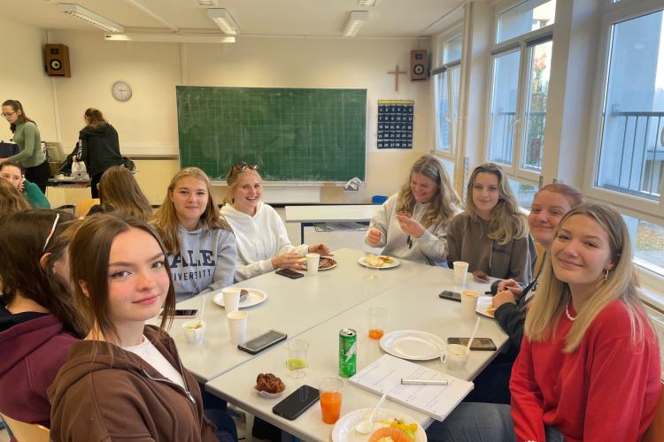 Mädchenfrühstück bei Wirtschaftsingenieuren