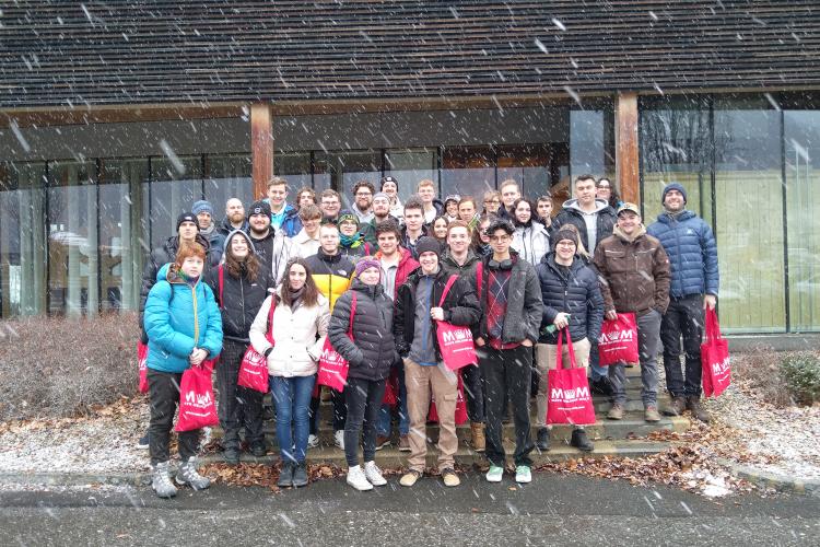 Gruppenbild der Abschlussklassen der Abteilung Holztechnik