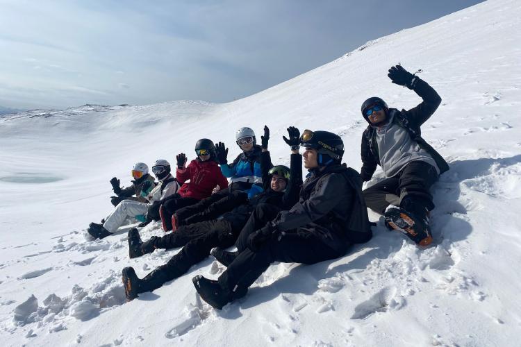 SchülerInnen am Skikurs