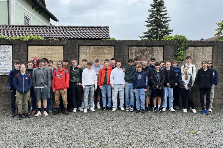 Gruppenfoto der Schüler:innen der Abteilung Holztechnik