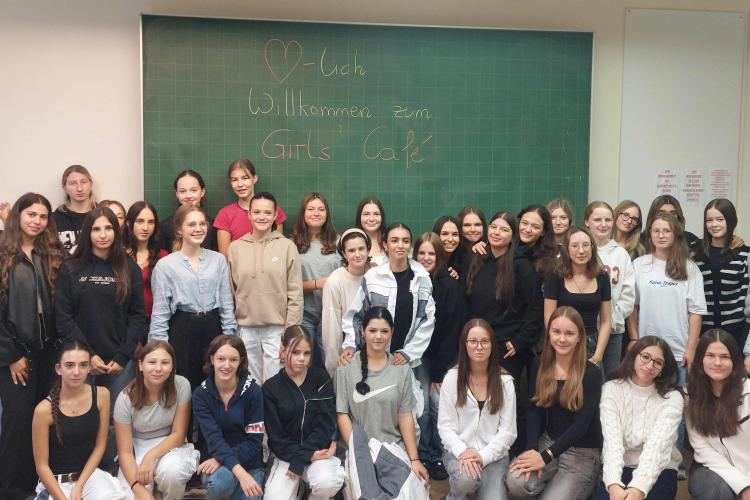 Schülerinnen beim Girls Cafe
