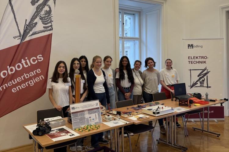 Schülerinnen der Abteilung Elektrotechnik beim Girls! Tech up