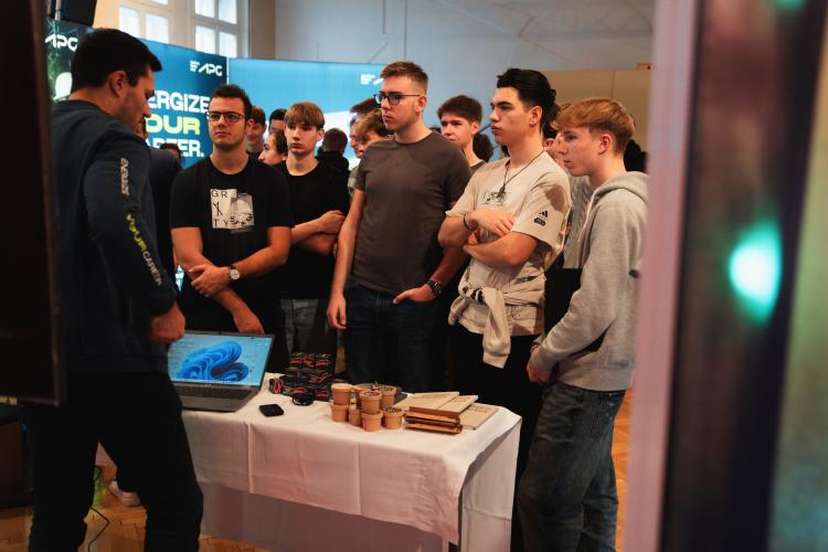 Schüler beim APG Infotag