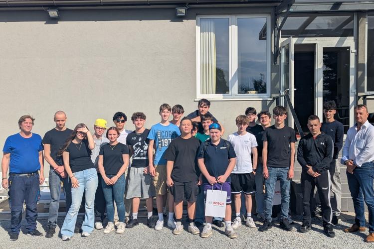 Gruppenfoto der Klasse 1AHGT
