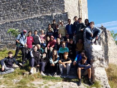 die 1a vor der Burgruine