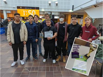 MöRobots Team mit Pokal