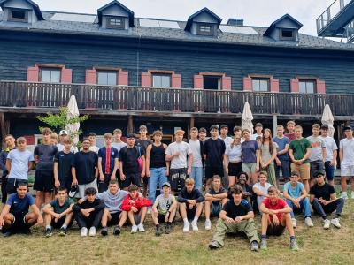 Gruppenfoto vor Peilsteinhaus