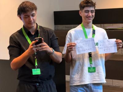 Schüler halten eine Rede
