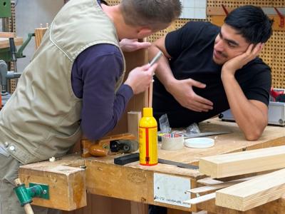 Schüler:innen bei der Arbeit